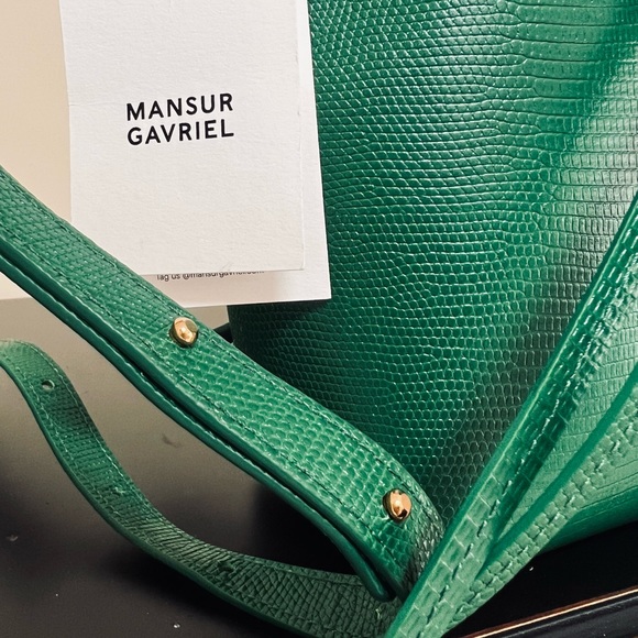Mansur Gavriel Mini Mini Bucket Saffiano Leather in Green - Picture 2 of 5